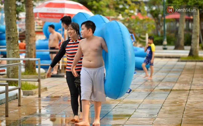 Công viên nước Hồ Tây đìu hiu ngày mở cửa trở lại - Ảnh 15.