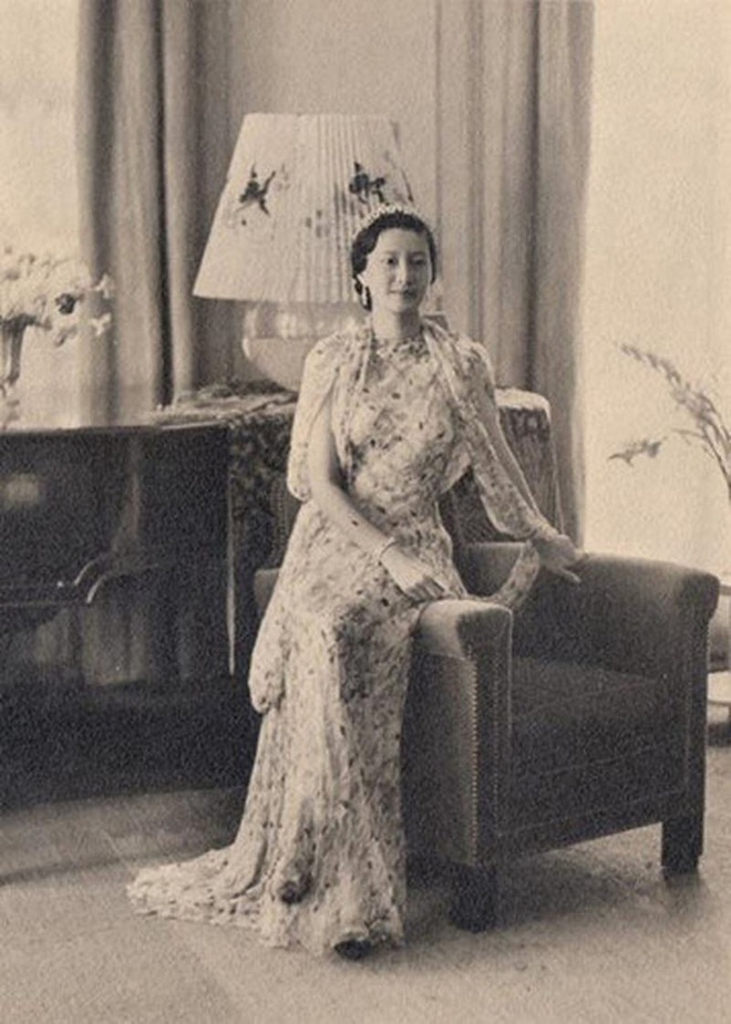 Nam Phương Hoàng Hậu: Người đàn bà phải lòng Dior nhưng phân nửa đời vẫn mực thước với Áo dài - Ảnh 21.