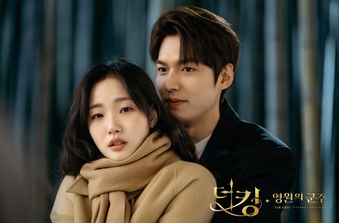 Dậy sóng Kim Go Eun tung hint đáng nghi với Lee Min Ho, trai đẹp cận vệ Woo Do Hwan bất ngờ vào hưởng ứng? - Ảnh 4.