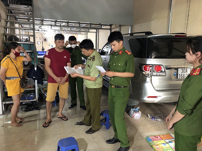 H&agrave; Nội: Sốc với m&agrave;n ph&ugrave; ph&eacute;p quần &aacute;o tr&ocirc;i nổi th&agrave;nh h&agrave;ng ng&agrave;n sản phẩm h&agrave;ng hiệu - Ảnh 1.