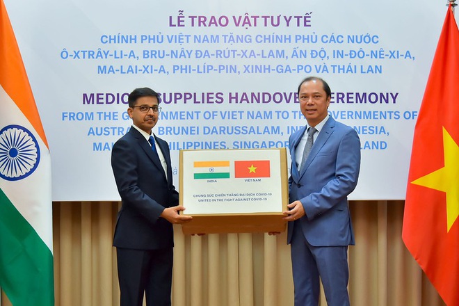 Việt Nam hỗ trợ trang thiết bị y tế cho 8 nước đang bị dịch Covid-19 - Ảnh 3.