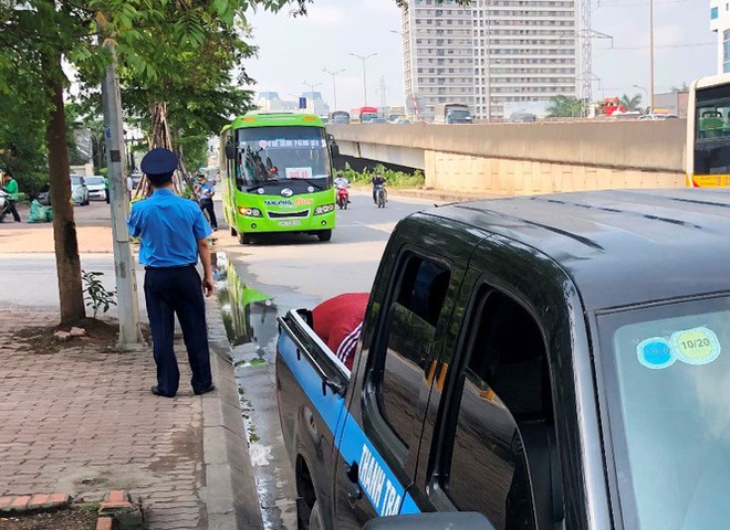 Xe khách rùa bò ở Hà Nội bỏ chạy khi bị kiểm tra - Ảnh 8.