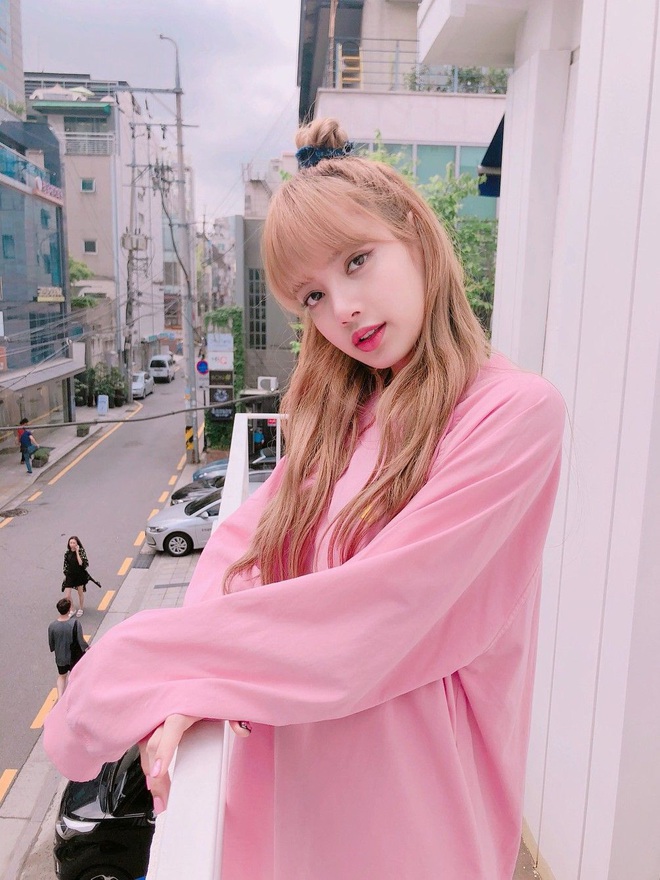 Lisa (BLACKPINK) ch&#237;nh thức c&#225;n mốc 33 triệu follower Instagram, lập 4 kỷ lục li&#234;n ho&#224;n chưa idol n&#224;o l&#224;m được - Ảnh 9.