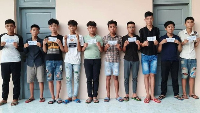 Thấy trai lạ nhắn tin cho bạn g&aacute;i, thanh ni&ecirc;n rủ 6 người mang m&atilde; tấu đi ch&eacute;m người  - Ảnh 1.