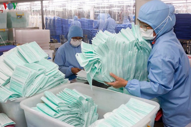 Lào bắt đầu tự sản xuất khẩu trang y tế để chống dịch Covid-19 - Ảnh 1.