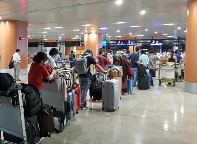 Đưa 240 công dân Việt Nam từ Myanmar về nước tại sân bay Đà Nẵng - Ảnh 1.