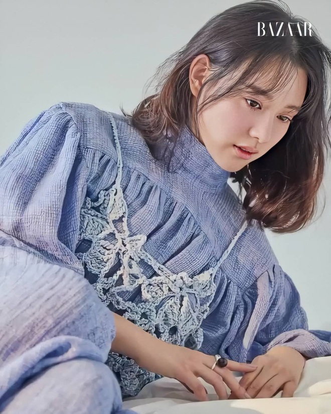 Nữ thần Hậu duệ mặt trời Kim Ji Won đẹp lộng lẫy trong bộ ảnh tạp ch&iacute; mới: Vẫn biết nhan sắc đỉnh cao, nhưng kh&ocirc;ng ngờ lại đẹp đến mức n&agrave;y! - Ảnh 3.