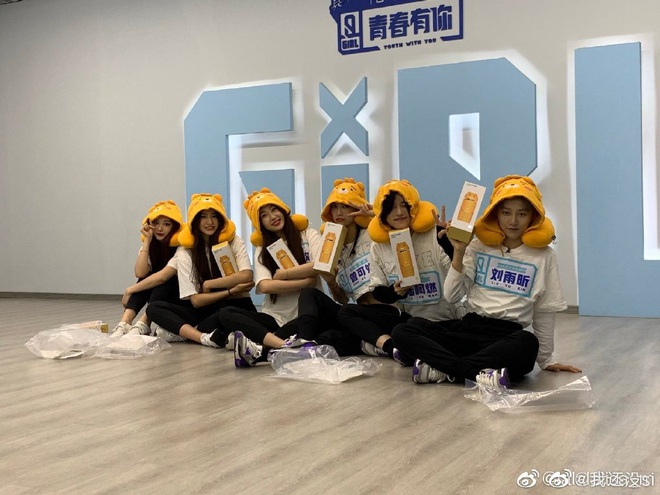 Chăm khoe h&igrave;nh sống ảo, Lisa vẫn mắc sai lầm khi đăng nhầm ảnh chưa chỉnh sửa của học tr&ograve;, lại c&ograve;n bị Cnet b&oacute;c phốt - Ảnh 2.