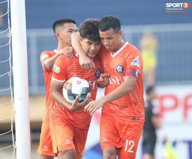 Cúp Quốc gia 2020: Đức Chinh tỏa sáng giúp Đà Nẵng đi tiếp, đội bóng Hạng Nhất mang đến cú sốc lớn - Ảnh 1.