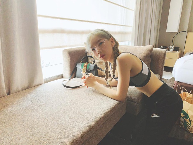 Cùng sở hữu vòng eo nhỏ không tưởng và chăm diện crop top, Taeyeon luôn tinh tế còn Ngọc Trinh thì hên xui - Ảnh 4.