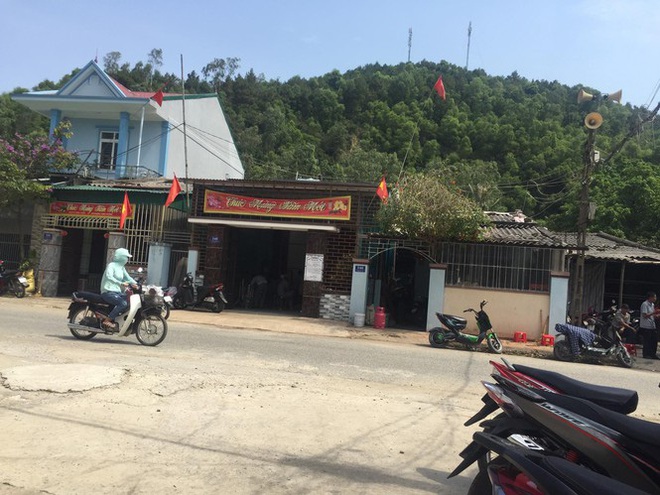 Nguy&ecirc;n c&aacute;n bộ x&atilde; trượt ch&acirc;n xuống v&aacute;ch n&uacute;i tử vong - Ảnh 1.