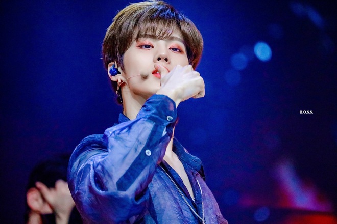 C&oacute; một mỹ nam to&agrave;n đ&aacute;nh mắt m&agrave;u ch&oacute;e ngang ngửa idol nữ nhưng lại được netizen khen lấy khen để - Ảnh 2.