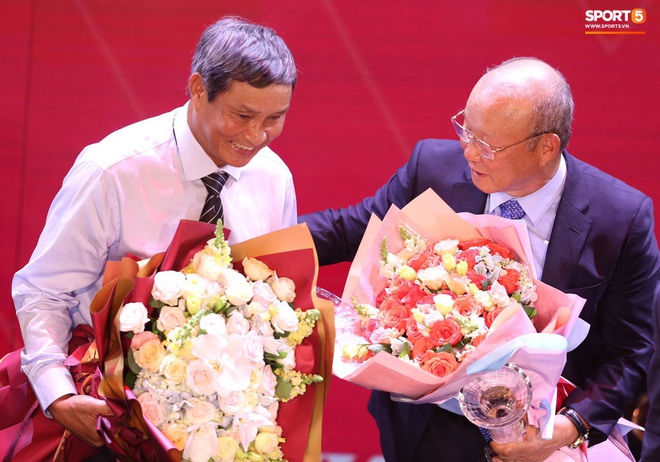 HLV Park Hang-seo khuyên Quang Hải nhường Quả bóng vàng cho người khác, anh chàng đáp lời khéo léo - Ảnh 3.