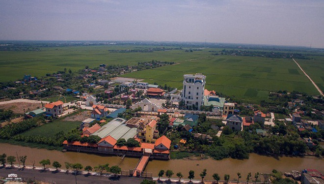 Chủ nhân tòa lâu đài có hẳn sân đỗ trực thăng ở Thái Bình là ai? - Ảnh 1.