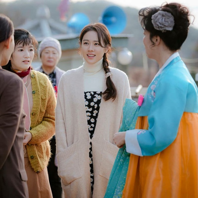 Đọ mặt mộc huyền thoại của 2 nữ thần Kbiz khiến Hyun Bin mê mẩn: U40 mà quá đỉnh, Song Hye Kyo hay Son Ye Jin đỉnh hơn? - Ảnh 16.