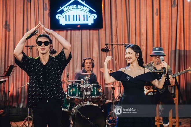 H&ograve;a Minzy v&agrave; Erik th&acirc;n thiết trong buổi tổng duyệt Music Home c&ugrave;ng nhạc sĩ Huy Tuấn, sẽ c&oacute; loạt những li&ecirc;n kh&uacute;c song ca lần đầu được thể hiện? - Ảnh 4.