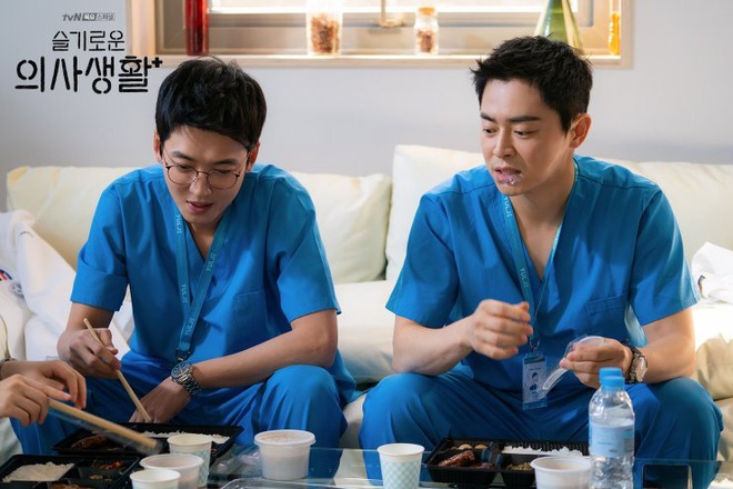 6 câu hỏi chưa có lời giải ở Hospital Playlist: Vì sao chiếc nhẫn bị trả lại, Jo Jung Suk có tỏ tình thành công? - Ảnh 7.