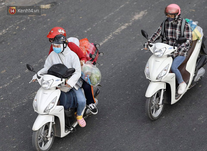 Ảnh: Người dân ùn ùn đổ về Thủ đô sau kỳ nghỉ lễ, cao tốc Pháp Vân - Cầu Giẽ ùn ứ kéo dài - Ảnh 9.