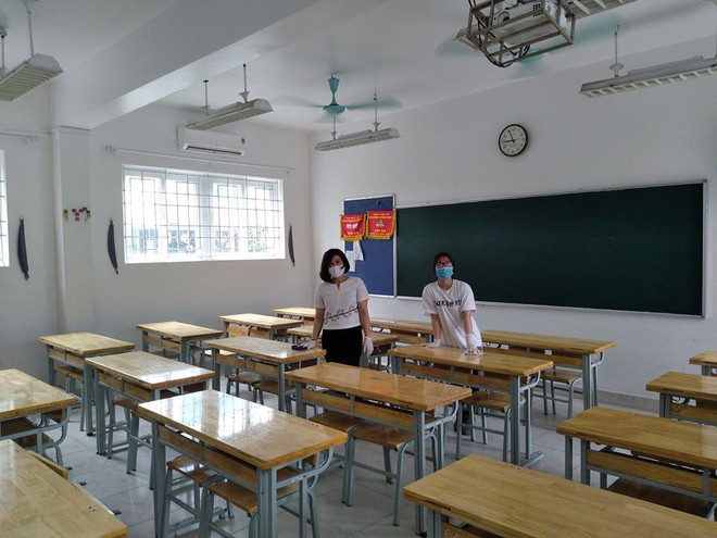 Đ&aacute;nh dấu khoảng c&aacute;ch xếp h&agrave;ng lấy đồ ăn, chia lớp... c&aacute;c trường triển khai h&agrave;ng loạt biện ph&aacute;p bảo đảm ph&ograve;ng chống dịch khi học sinh quay trở lại trường học v&agrave;o ng&agrave;y mai - Ảnh 5.