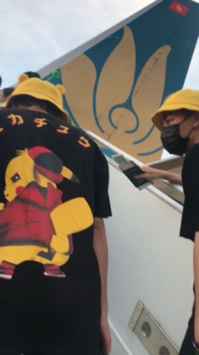 Netizen soi vết xăm tr&ecirc;n cổ tay tr&aacute;i của nh&acirc;n vật nam trong đoạn clip n&oacute;i xấu Sơn T&ugrave;ng M-TP - ViruSs, khẳng định l&agrave; chi&ecirc;u tr&ograve; d&agrave;n dựng hại Jack? - Ảnh 4.