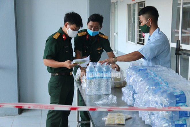 Nhịp sống b&ecirc;n trong khu c&aacute;ch ly 243 b&agrave; bầu ở Quảng Nam  - Ảnh 21.