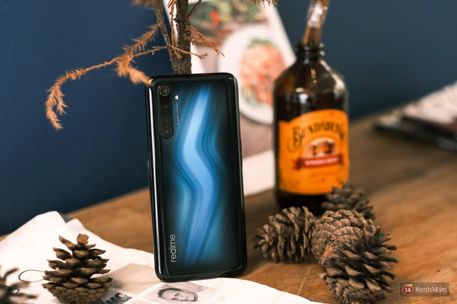 Thử chơi game nặng tr&ecirc;n Realme 6 Pro: H&oacute;a ra s&aacute;t thủ phần cứng kh&ocirc;ng chỉ d&agrave;nh ri&ecirc;ng cho Xiaomi nữa rồi - Ảnh 1.