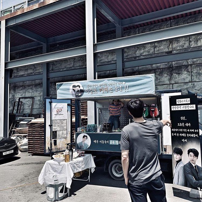 3 lần Yêu Tinh Gong Yoo và Thần Chết Lee Dong Wook mượn xe cà phê để khoe ân ái, khi nào comeout đây hai anh? - Ảnh 3.