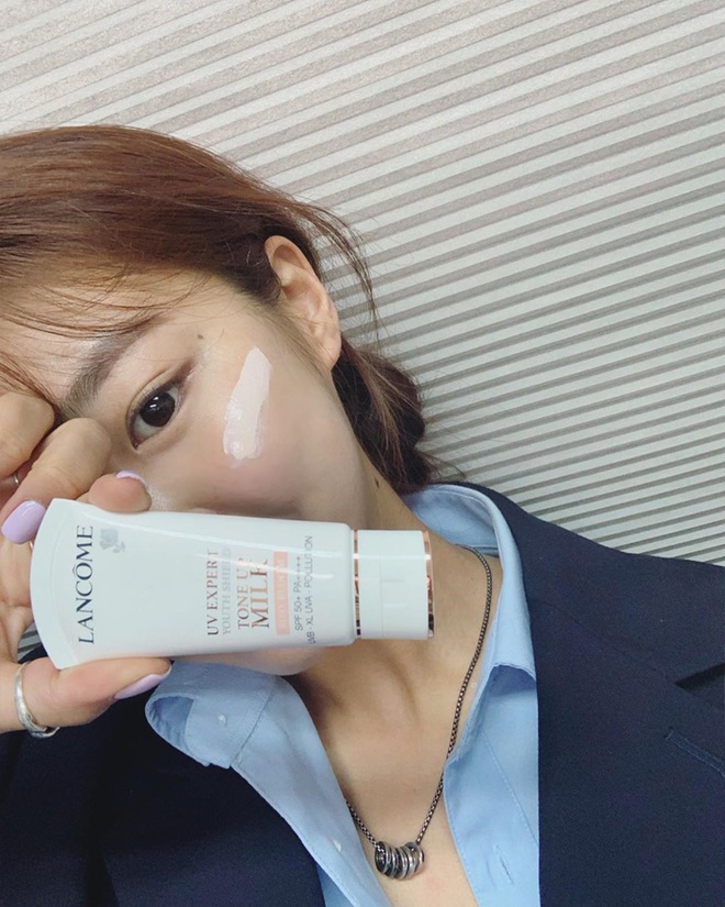 D&ugrave;ng kem chống nắng gi&aacute; rẻ c&oacute; khi c&ograve;n cho chất lượng xịn s&ograve; hơn đồ đắt tiền nếu bạn triển đ&uacute;ng 5 chi&ecirc;u sau đ&acirc;y - Ảnh 1.