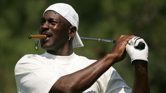 Huyền thoại Michael Jordan và những câu chuyện điên rồ liên quan tới cờ bạc: Từng thua 5 triệu đô trong một đêm, cược 100.000 USD vào trò oẳn tù tì - Ảnh 4.