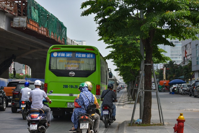 Vừa nới lỏng giãn cách xã hội, đã tái diễn xe khách rùa bò - Ảnh 8.