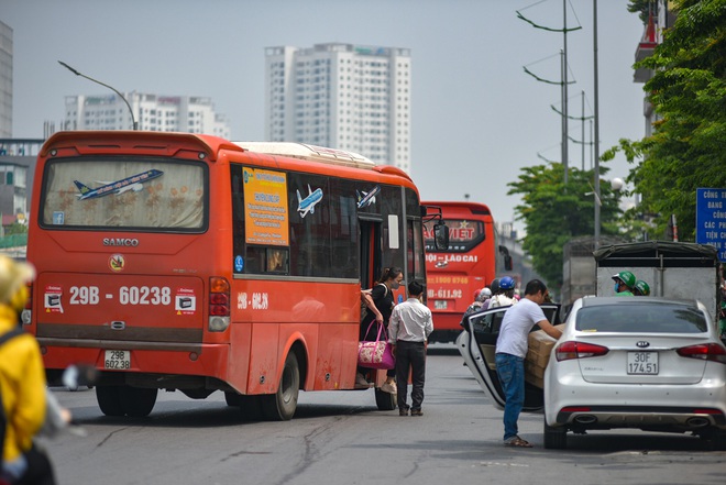 Vừa nới lỏng giãn cách xã hội, đã tái diễn xe khách rùa bò - Ảnh 5.