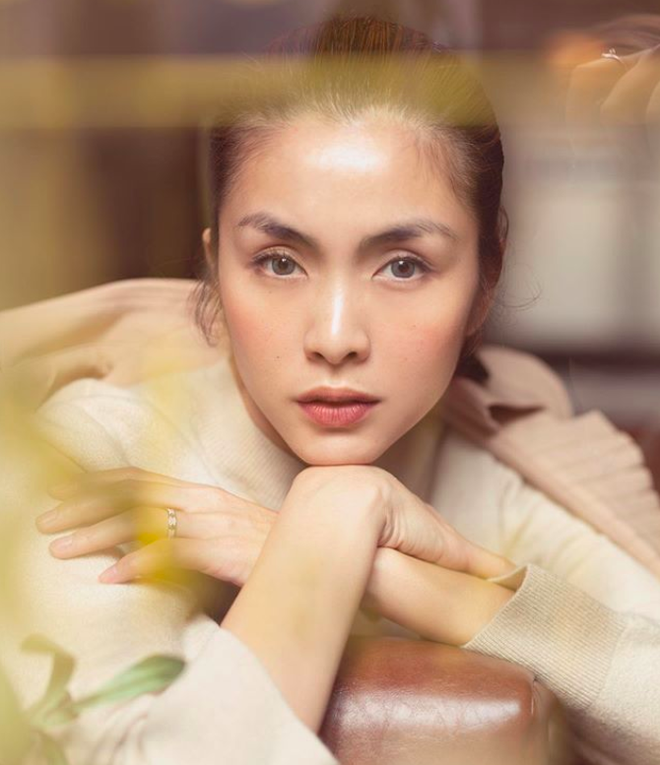 Loạt ảnh mới bảo chứng thần th&aacute;i đỉnh cao của H&agrave; Tăng, nhẫn cưới tr&ecirc;n ng&oacute;n &aacute;p &uacute;t n&agrave;ng d&acirc;u nh&agrave; tỷ ph&uacute; g&acirc;y ch&uacute; &yacute; - Ảnh 4.