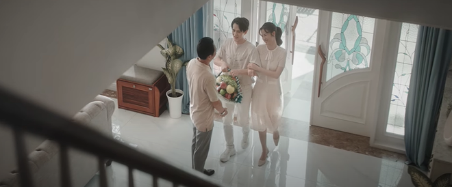 Đ&ocirc;ng Nhi kể lại c&acirc;u chuyện đời m&igrave;nh từ khi sinh ra, đến khi trưởng th&agrave;nh v&agrave; l&agrave;m mẹ trong MV mới khiến ai xem cũng rưng rưng nước mắt - Ảnh 2.