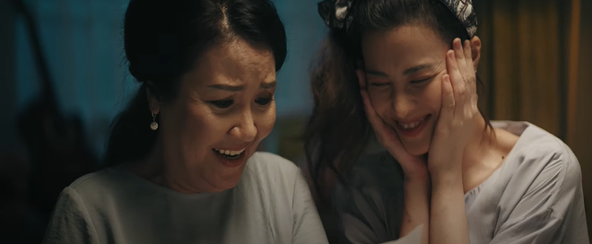 Đông Nhi kể lại câu chuyện đời mình từ khi sinh ra, đến khi trưởng thành và làm mẹ trong MV mới khiến ai xem cũng rưng rưng nước mắt - Ảnh 8. Đông Nhi kể lại câu chuyện đời mình từ khi sinh ra, đến khi trưởng thành và làm mẹ trong MV mới khiến ai xem cũng rưng rưng nước mắt - Ảnh 8.