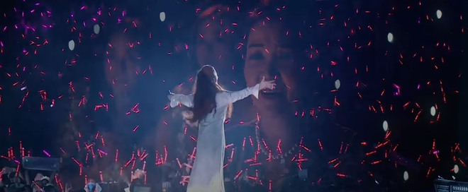 Đông Nhi kể lại câu chuyện đời mình từ khi sinh ra, đến khi trưởng thành và làm mẹ trong MV mới khiến ai xem cũng rưng rưng nước mắt - Ảnh 9. Đông Nhi kể lại câu chuyện đời mình từ khi sinh ra, đến khi trưởng thành và làm mẹ trong MV mới khiến ai xem cũng rưng rưng nước mắt - Ảnh 9.