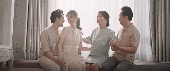 Đông Nhi kể lại câu chuyện đời mình từ khi sinh ra, đến khi trưởng thành và làm mẹ trong MV mới khiến ai xem cũng rưng rưng nước mắt - Ảnh 11. Đông Nhi kể lại câu chuyện đời mình từ khi sinh ra, đến khi trưởng thành và làm mẹ trong MV mới khiến ai xem cũng rưng rưng nước mắt - Ảnh 11.