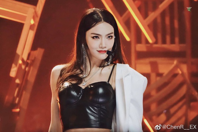 D&agrave;n học tr&ograve; &iacute;t nổi bật của Lisa bất ngờ b&ugrave;ng nổ nhan sắc: Sexy nghẹt thở, tomboy khiến chị em xịt m&aacute;u mũi - Ảnh 4.