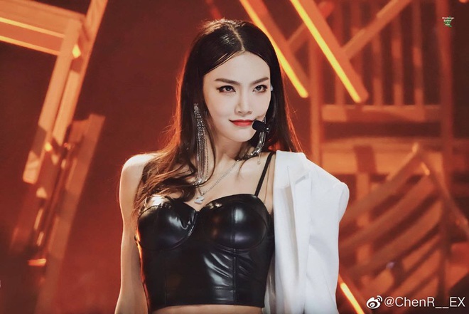 Dàn học trò ít nổi bật của Lisa bất ngờ bùng nổ nhan sắc: Sexy nghẹt thở, tomboy khiến chị em xịt máu mũi - Ảnh 4.