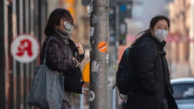 Covid-19 &ldquo;hạ nhiệt&rdquo;, Đức bắt đầu học c&aacute;ch sống chung với đại dịch - Ảnh 2.