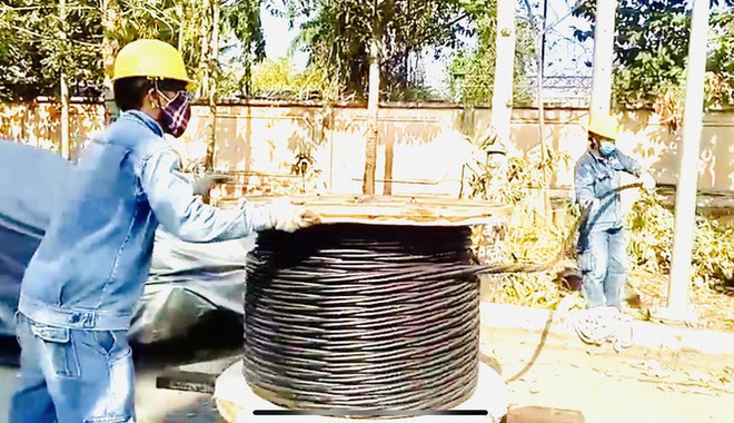 TPHCM đề xuất giảm th&ecirc;m 10% gi&aacute; điện, tạm dừng &aacute;p dụng bậc thang đến hết dịch COVID-19 - Ảnh 3.