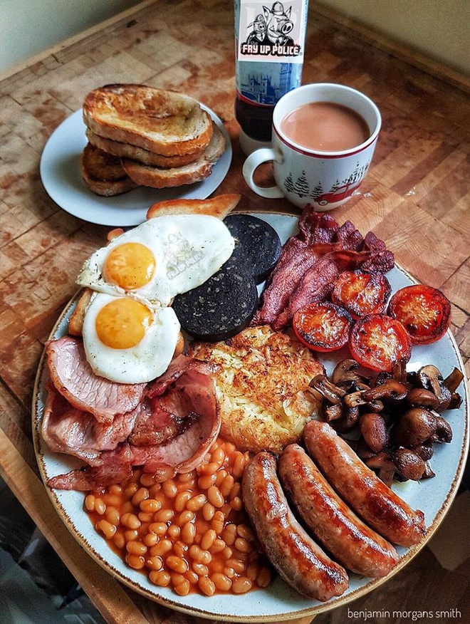 Chắc thứ dễ viral nhất trên MXH chính là đồ ăn: bức ảnh chụp bữa sáng kiểu Anh cũng được share điên đảo với một lý do “lãng xẹt” - Ảnh 2.