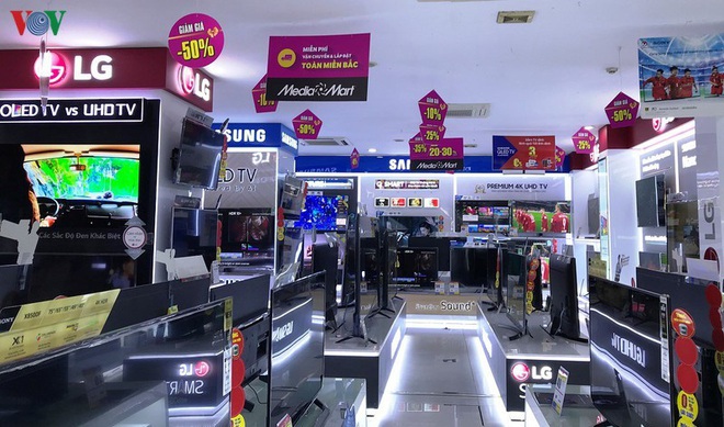 H&agrave;ng điện m&aacute;y si&ecirc;u sale, trợ gi&aacute; &ldquo;sốc&rdquo; hậu Covid-19 - Ảnh 1.