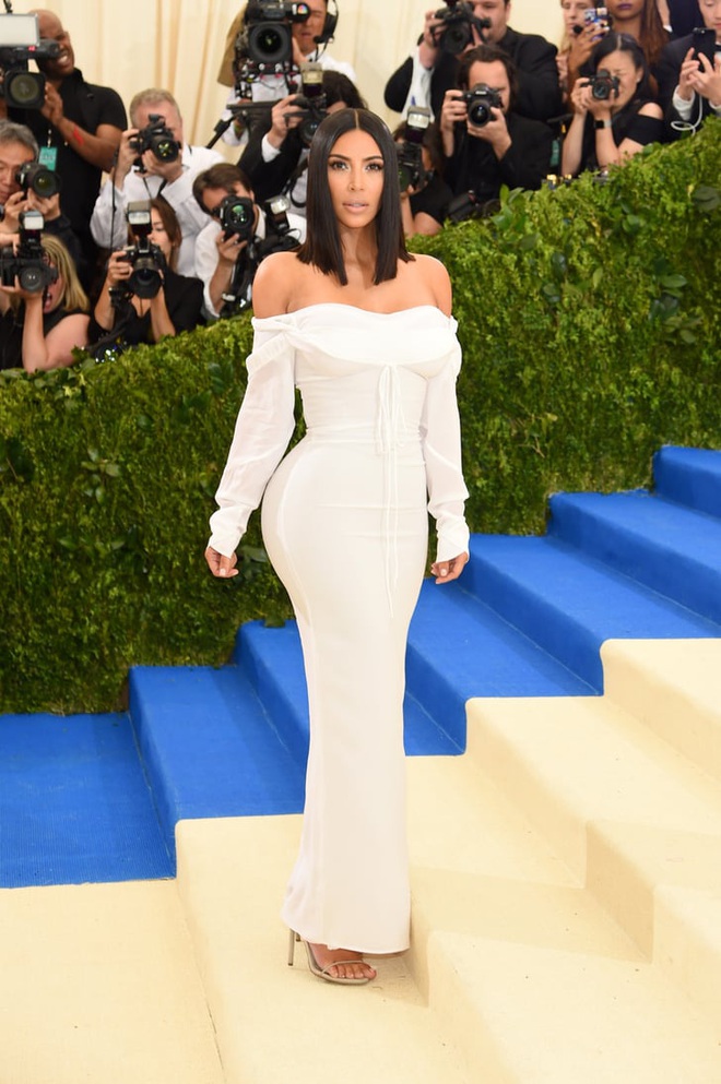 Kim Kardashian qua 7 mùa Met Gala: Đẹp dần đều dù váy vóc ngày càng bó chịt - Ảnh 5.