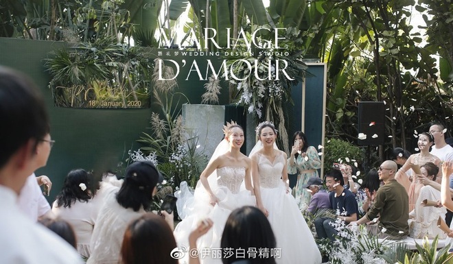 Đám cưới hot nhất Cbiz: Học trò Mai Siêu Phong kết hôn với bạn gái đồng tính, ảnh cuối khiến ai cũng xúc động nhoà lệ - Ảnh 2.