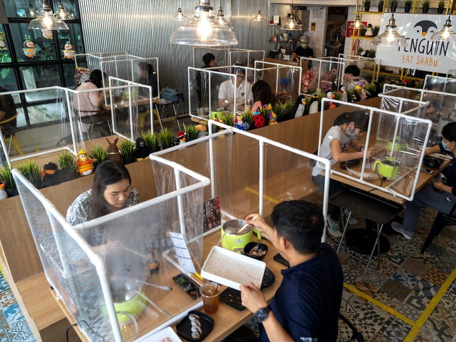 Những sáng tạo vô hạn của các nhà hàng để kinh doanh sau dịch, dễ thương nhất là một nhà hàng Việt Nam ở Thái Lan - Ảnh 26.