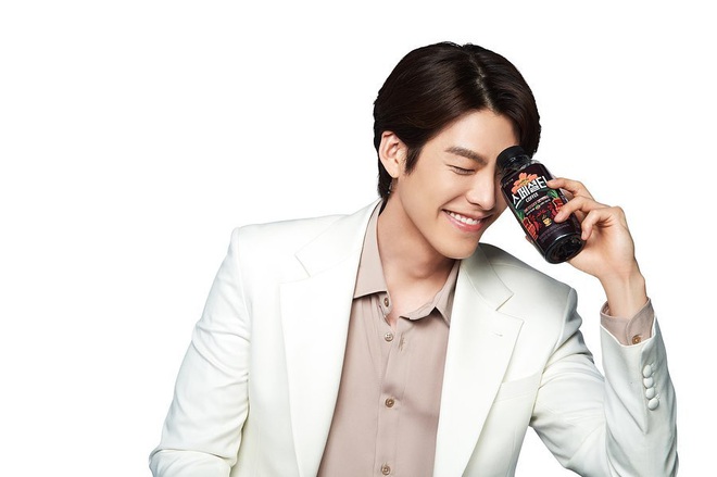 Kim Woo Bin gây bão với loạt ảnh tái xuất: Lột xác đẹp trai hút hồn sau 3 năm điều trị ung thư, nhưng có gì khang khác? - Ảnh 5.