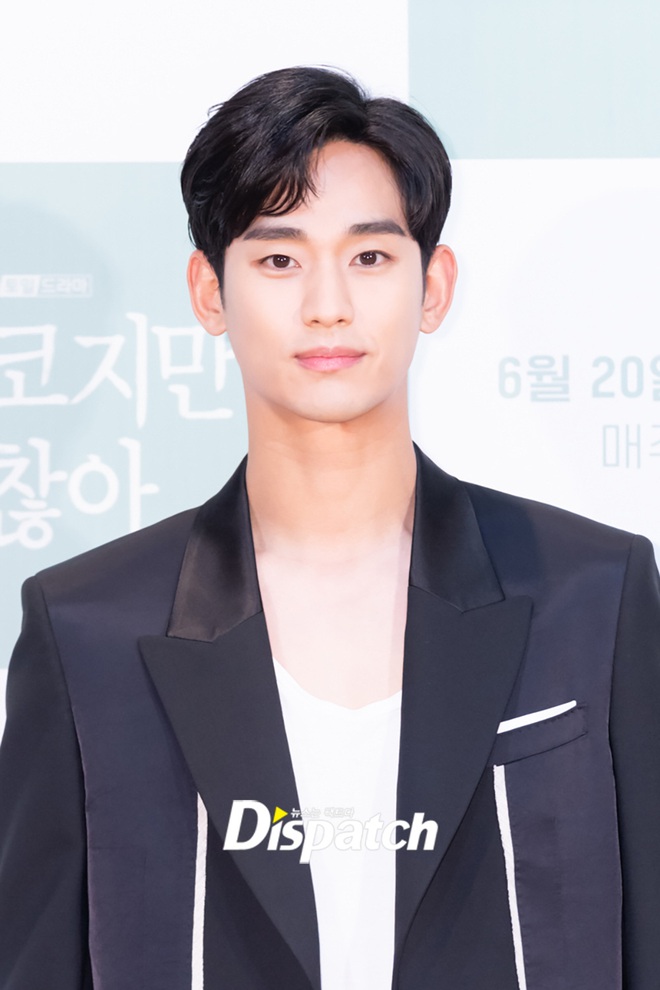 Họp báo hot nhất hôm nay: Kim Soo Hyun gây choáng vì như ma cà rồng hack tuổi, nhưng sao lại bị nữ chính lấn át thế này? - Ảnh 4.