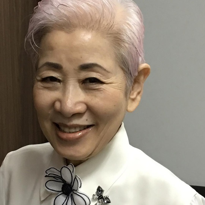 Bậc thầy làm đẹp của Nhật Bản qua đời ở tuổi 76, truyền lại cho phái đẹp toàn cầu bước skincare cải lão hoàn đồng chỉ trong 3 phút - Ảnh 1.