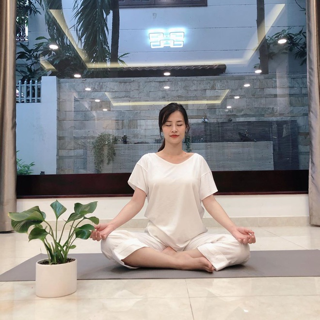 Đ&ocirc;ng Nhi hạnh ph&uacute;c khi cảm nhận c&aacute;i đạp đầu ti&ecirc;n của con, phản ứng đặc biệt của &Ocirc;ng Cao Thắng g&acirc;y ch&uacute; &yacute; - Ảnh 4.
