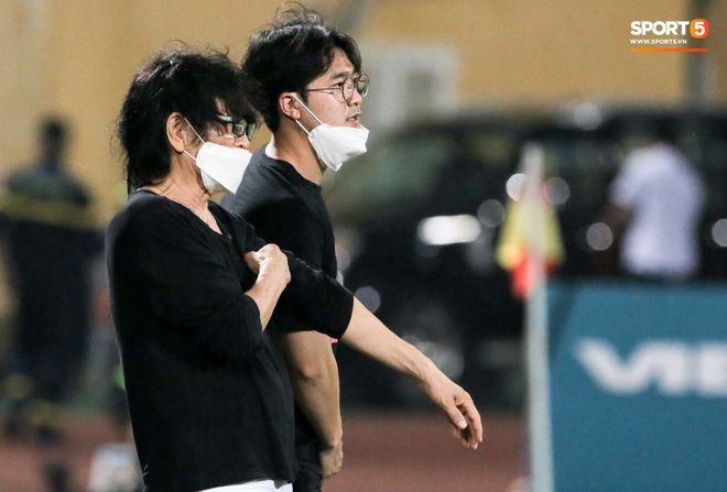 HLV Park Hang-seo yêu cầu bác sĩ Choi Ju-young gặp bằng được tuyển thủ Việt Nam vì lo lắng - Ảnh 2.
